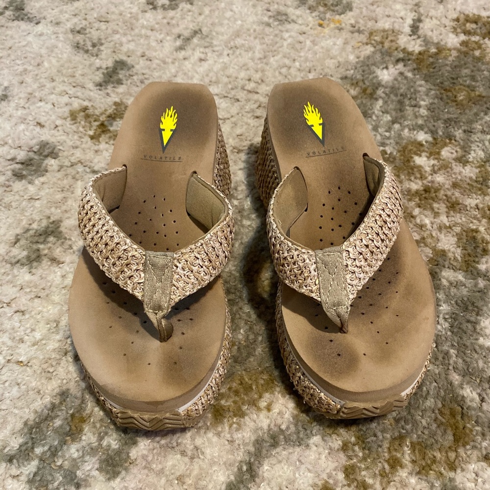 Volatile Flip Flops